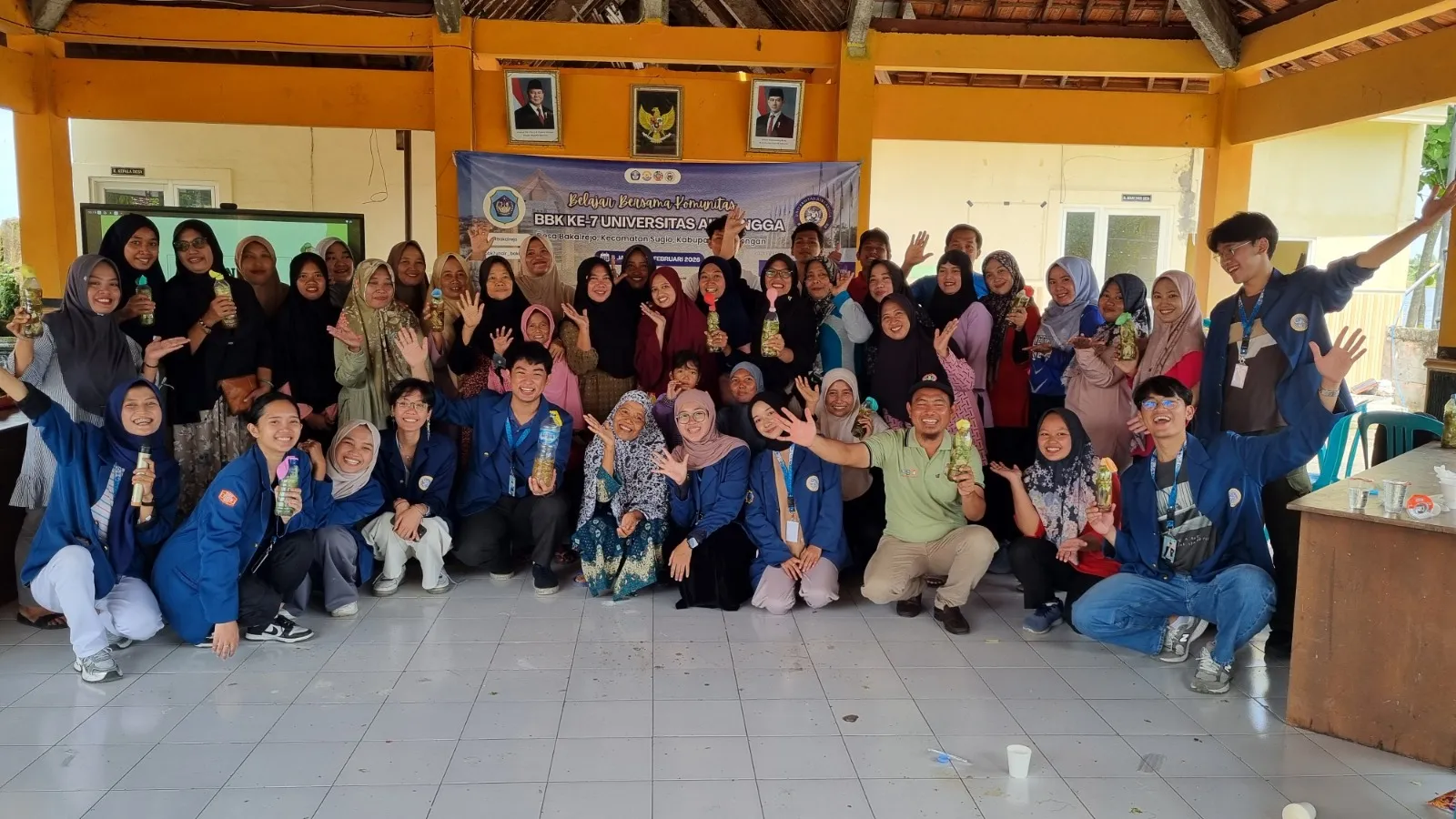 Mahasiswa Kelompok BBK Unair Ajak Warga Bakalrejo Sulap Sampah Dapur Jadi Eco Enzyme