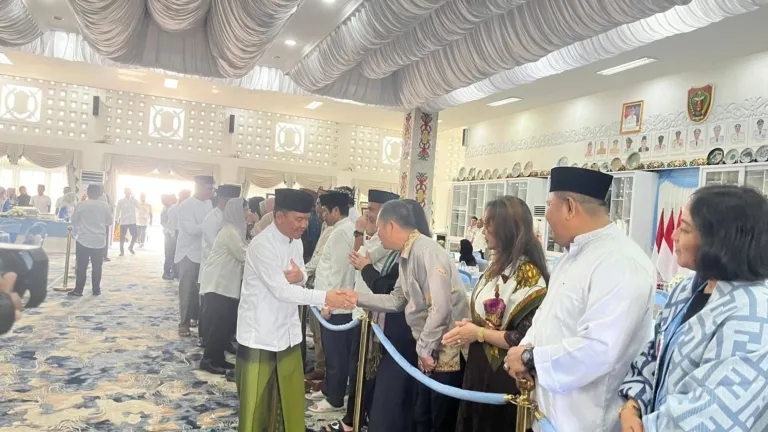 Gubernur Agustiar Sabran Gelar Open House Iduladha, Warga Padati Istana