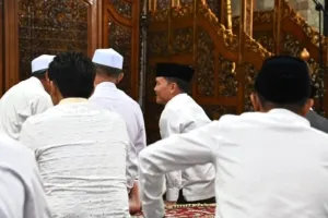 Gubernur Agustiar: Iduladha Melahirkan Kepedulian, 16 Hewan Kurban Diserahkan