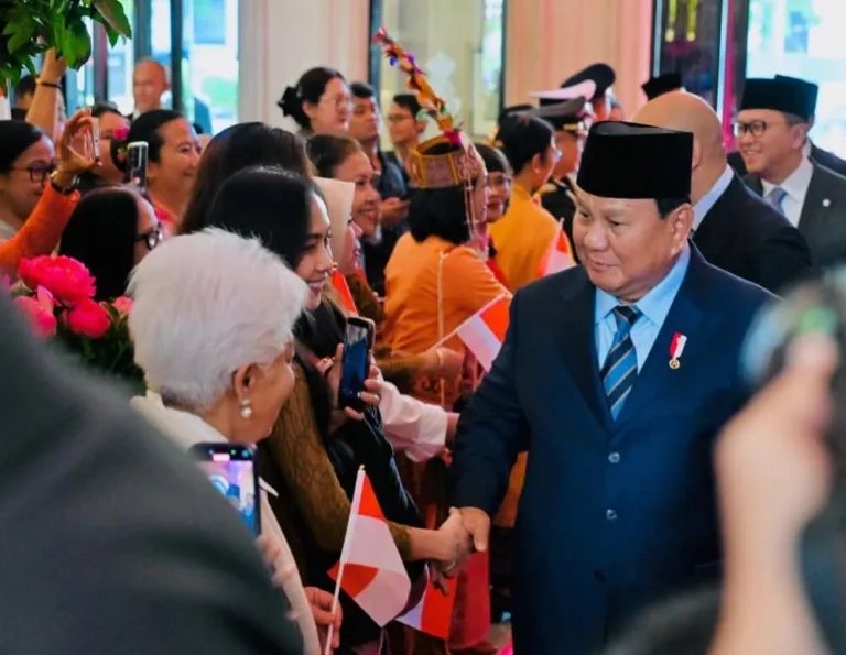 Prabowo Disambut Haru Diaspora di Paris, Serasa Pulang Kampung