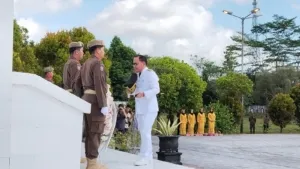 Tampil dengan PDH Putih, Gubernur Agustiar Hadirkan Pesan Penghormatan di Ziarah Hari Jadi Kalteng