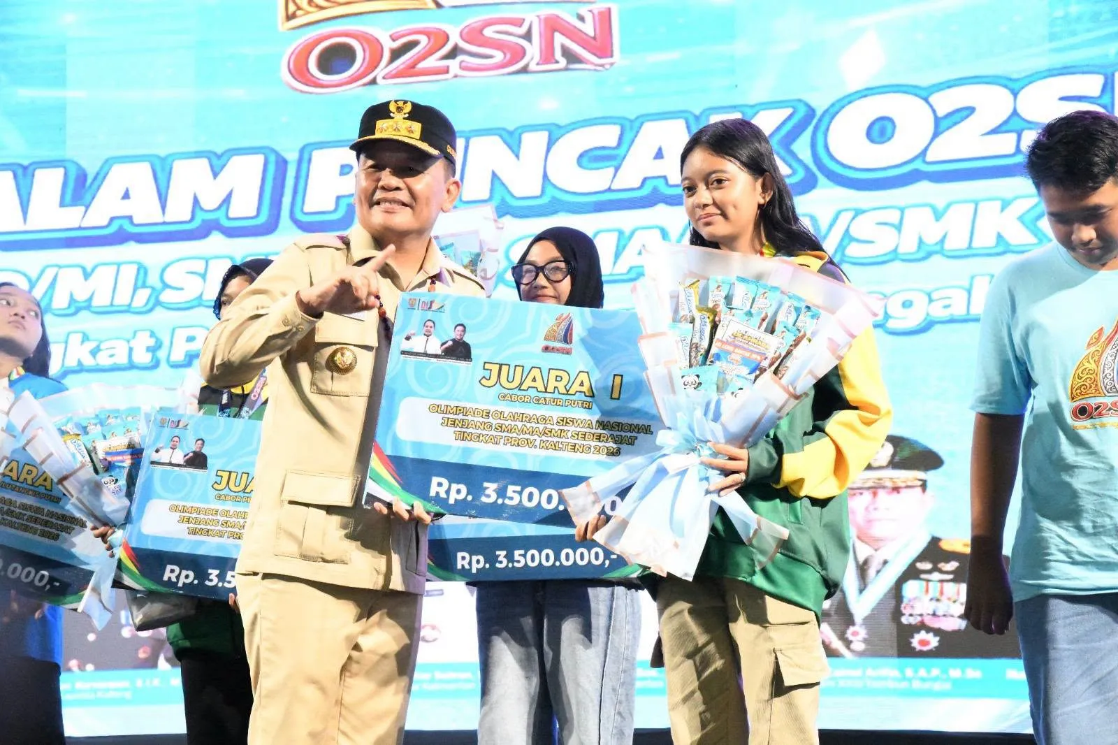 Gubernur Agustiar Sabran Minta Atlet Pelajar Buktikan Kualitas di O2SN Nasional