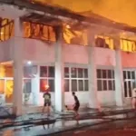 Kebakaran Dini Hari Lahap Gedung Biro Kesra Pemprov Kalteng