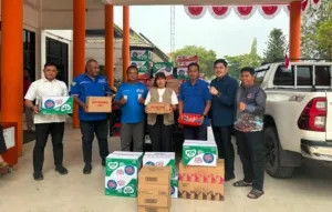 Peduli Satgas Karhutla Kalteng, Muhammad Syauqie Salurkan Bantuan Makanan dan Minuman