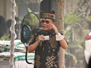 Agustiar Sabran Salurkan Bantuan untuk Jemaat Gereja Terdampak Karhutla di Palangka Raya