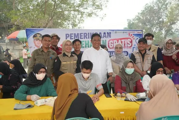 Edy Pratowo Salurkan Bantuan KHBS Meski di Tengah Ancaman Karhutla